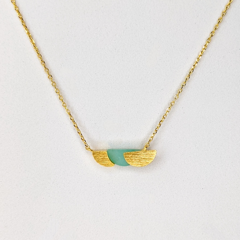 🦋LAST🦋 NWT Lovoda Jade Layered Half Moon Necklace